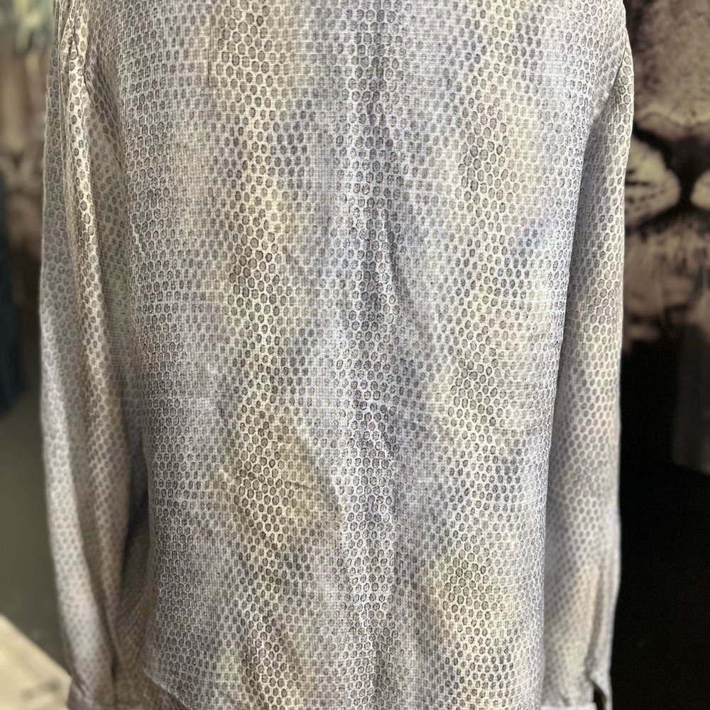 LIKE NEW -VERY CLASSY CARLISLE SHEER LONG SLEEVE BLOUSE SZ 8 - Picture 6 of 6